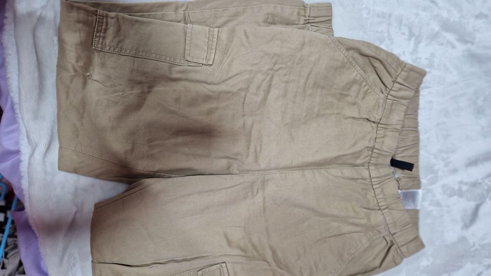 Pantaloni cargo.