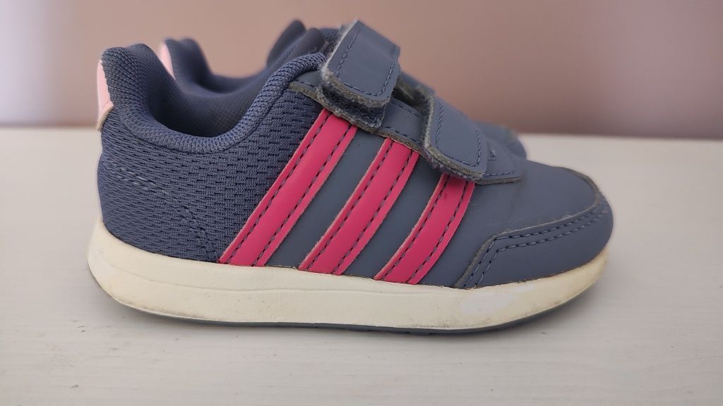Маратонки Adidas 21 номер за момиче