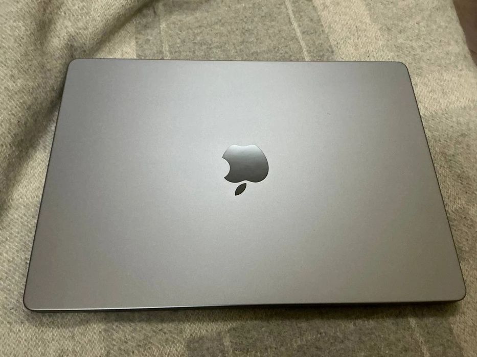 MacBook Pro 14 inches, M1 Max, 64GB RAM, 2TB SSD