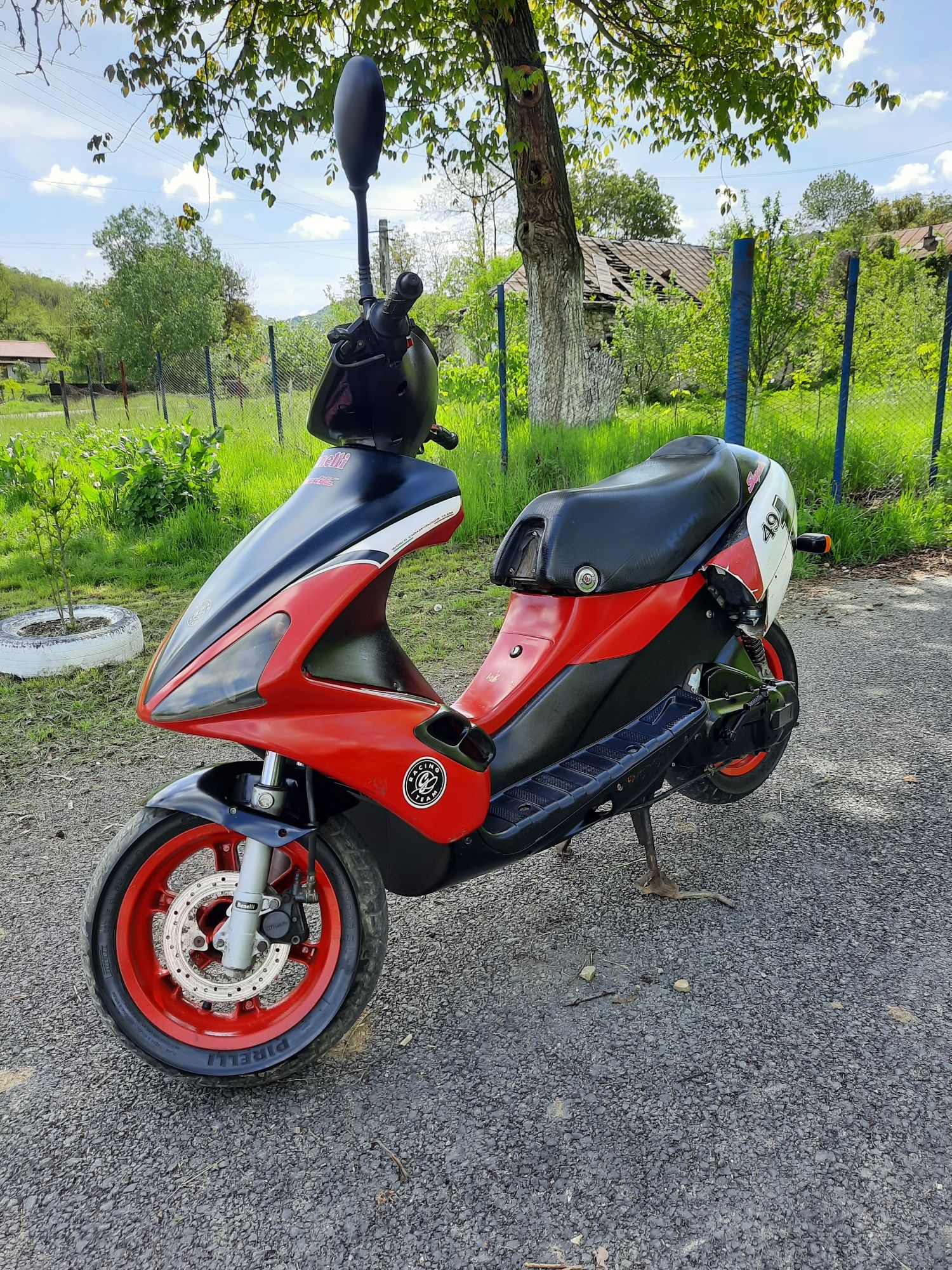 Vând scuter piaggio benelli 49