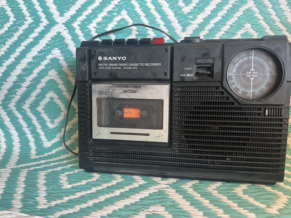 Casetofon*radio casetofon*caseta*Am/Fm Sanyo 2402
