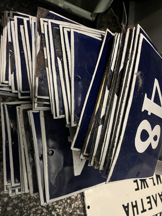 Емайлирани табели