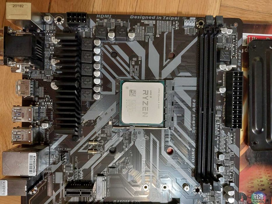 AMD Ryzen 5 3600 + Gigabyte B450M S2H