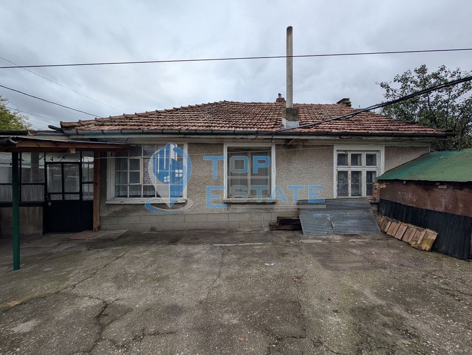 Едноетажна къща с кладенец и гараж в квартал Калтинец, град Горна Оря