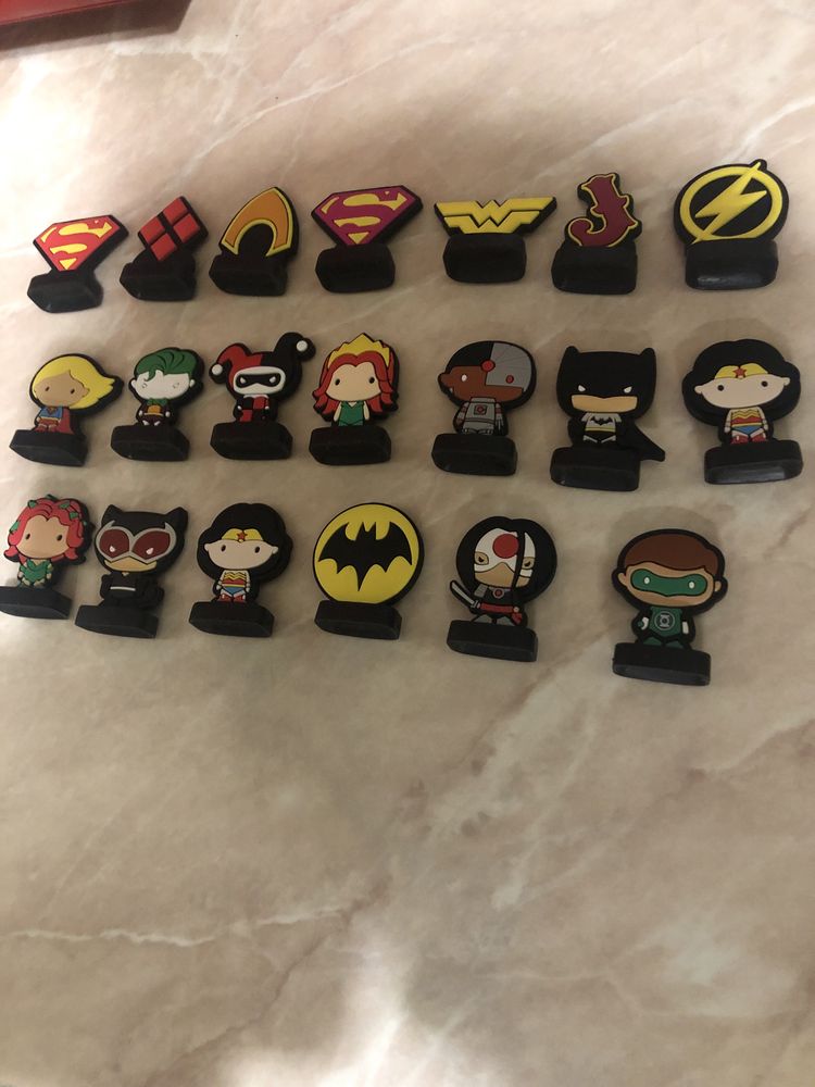 Vand figurine SUPER EROI am atasat poze 1 leu bucata
