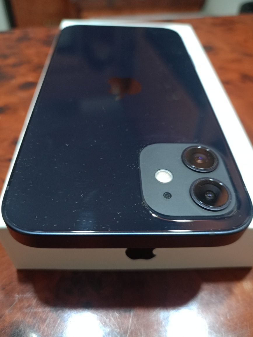 Телефон iPhone 12