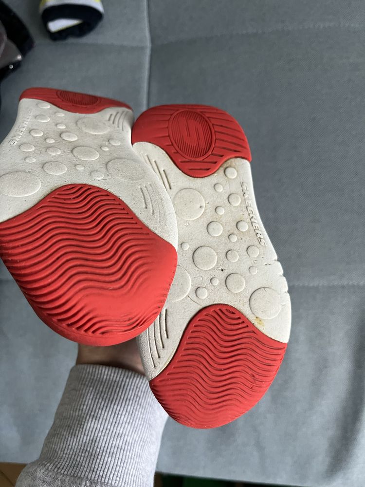 Adidasi skechers masura 25