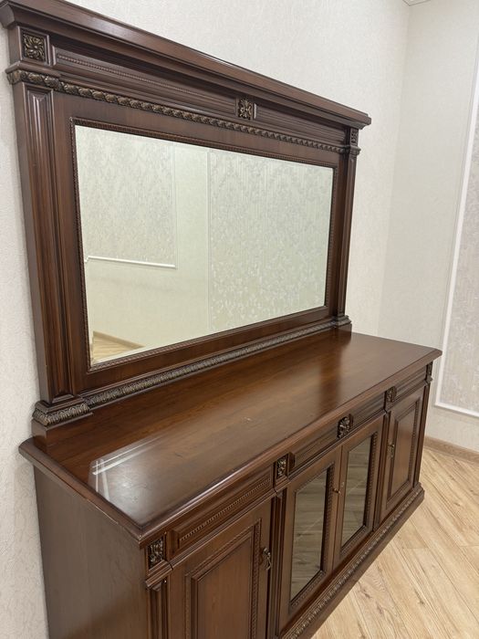 Продам комод с зеркалом  из массива