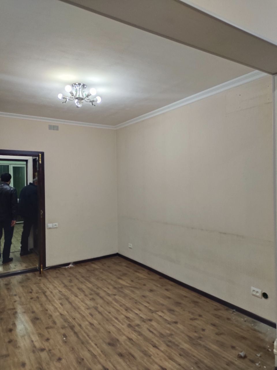Юнусобод 2кв 2/2/4 Сотилади
