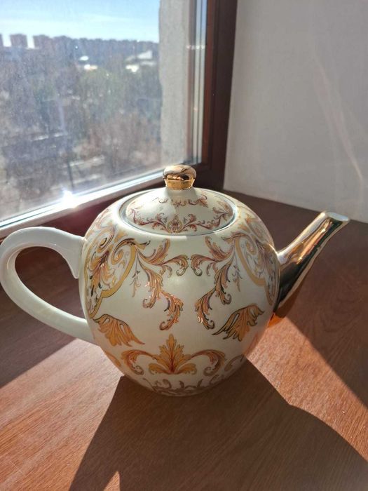 Чайник новый, объем 2,5 литра.