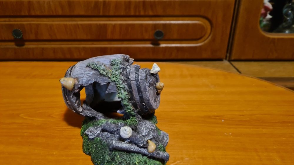 Decoruri acvariu ,ornamente naturale pentru acvariu cu mos prins pe el