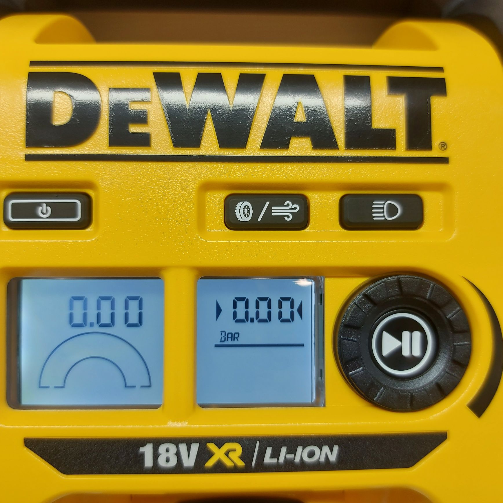 Акумулаторен компресор DeWALT DCC018N