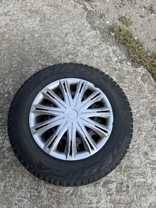 Vand 4 cauciucuri cu jante si capace 155/80 R13