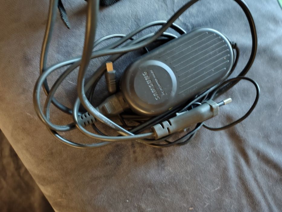 Продавам видеокамера с дигитална касета H8 самсунг