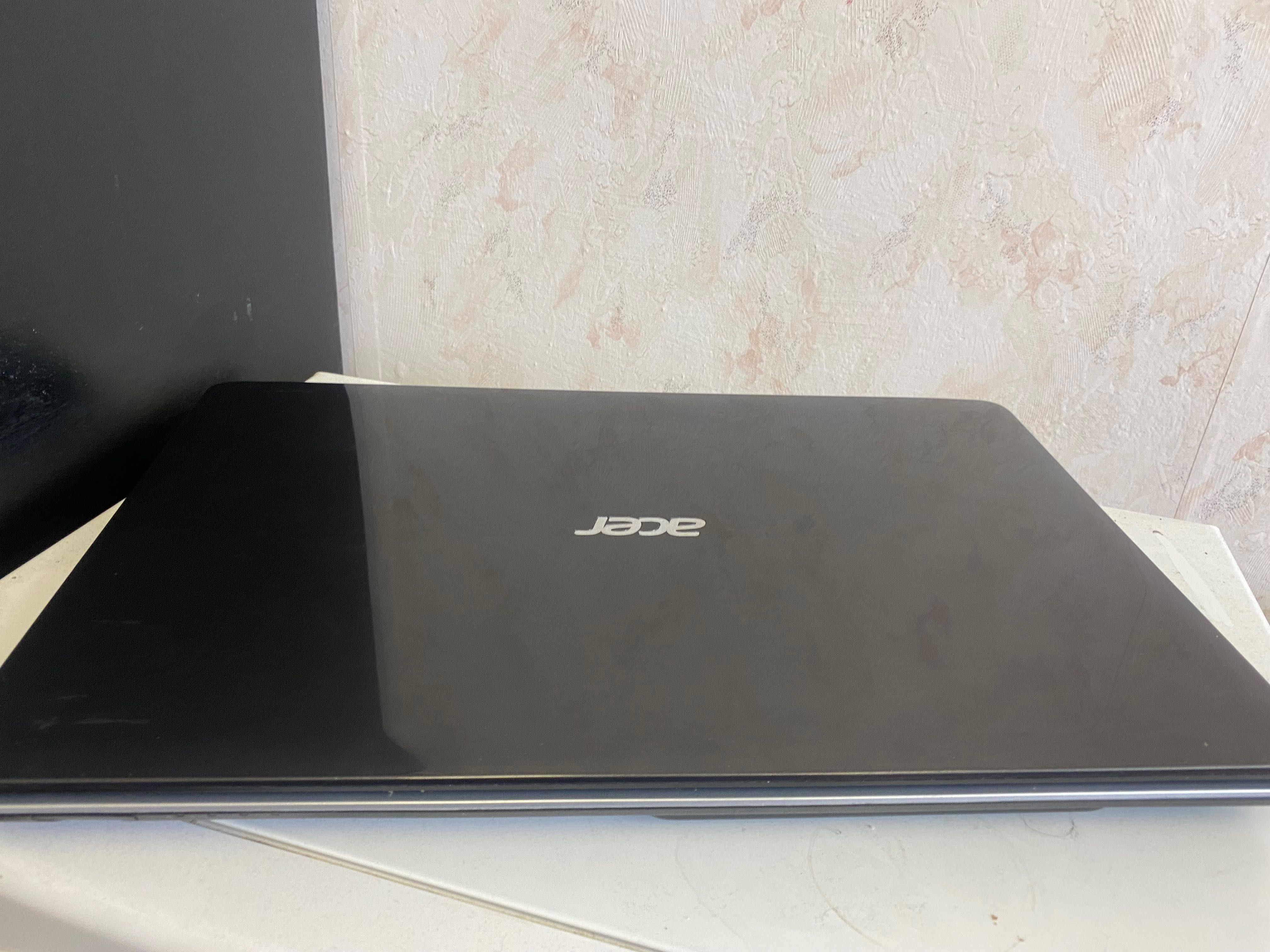 Acer intel i3 преинсталиран батерията държи