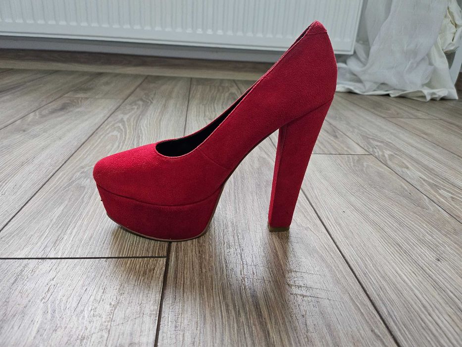 Pantofi din piele intoarsa cu platforma