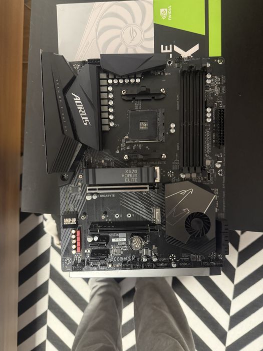 Placa de baza X570 Aorus Elite