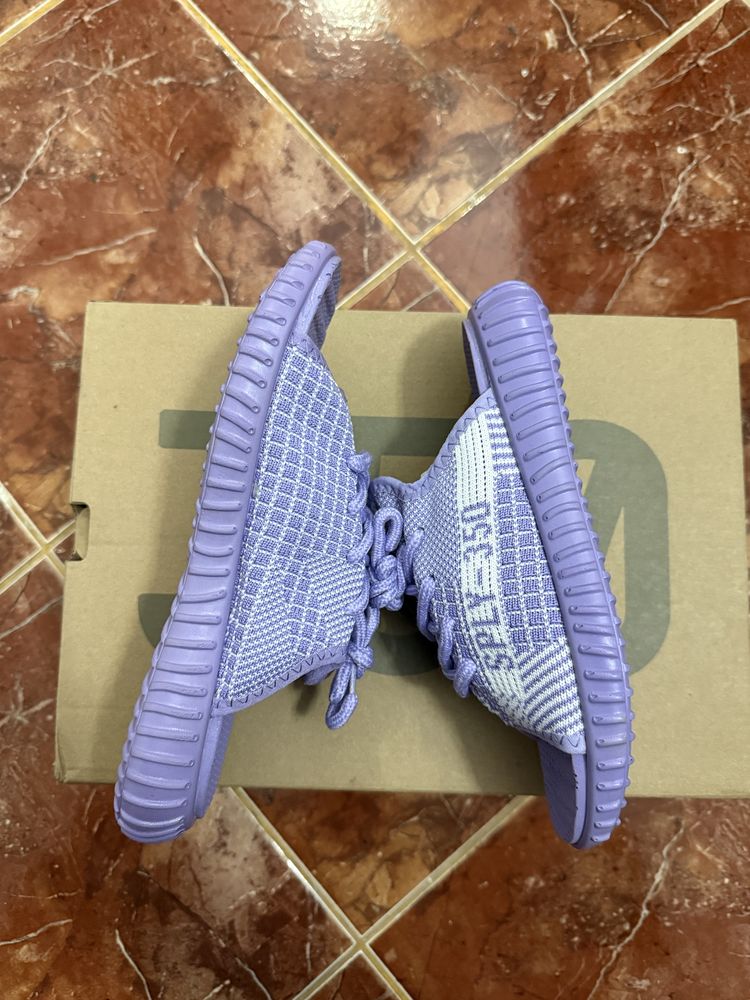 Papuci Yeezy model nou 2025 !