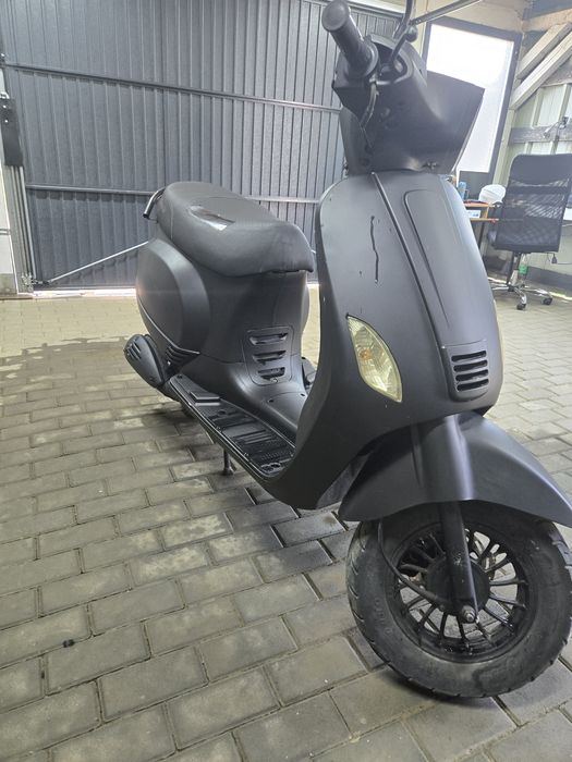 Vând scuter !! Turbho , fără permis limitat 25km/h in carte!Carte RAR!