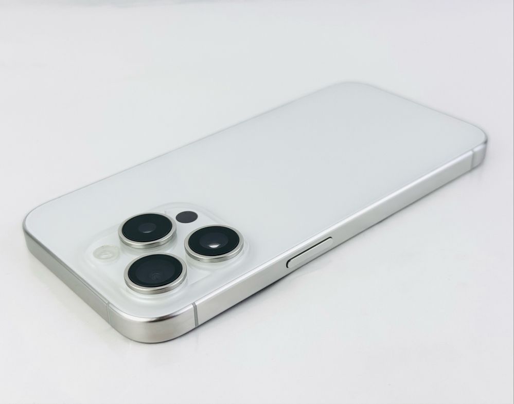 Apple iPhone 15 Pro 256GB White Titanium Перфектен! Гаранция!