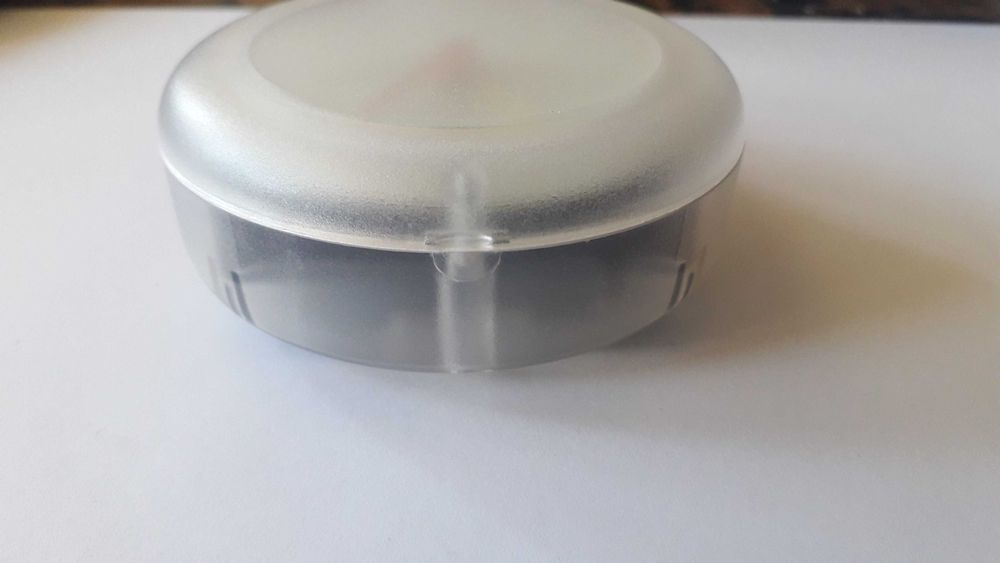 часовник будилник кварцов за маса и път уникален и красив