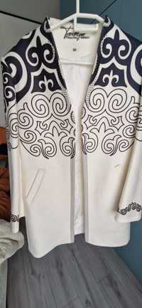 Пиджак от бренда Tarbiya