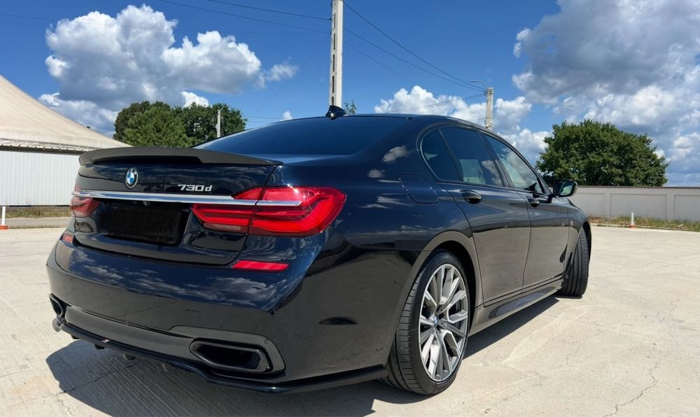 Vand Bmw seria 7/ G11-3.0 D. 2015-usor avariat bara fata