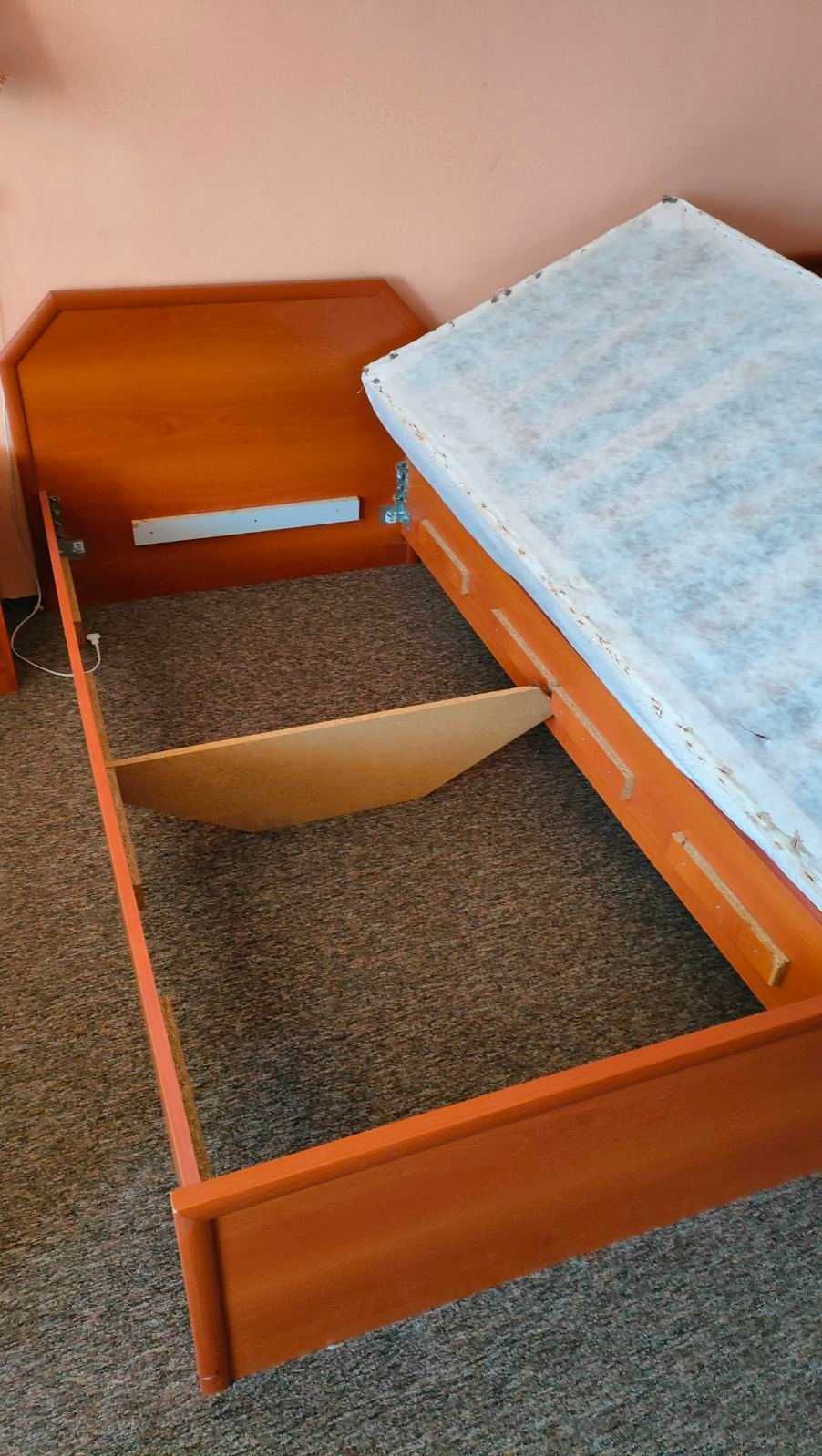 Употребявани хотелски легла с матрак