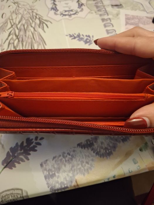 Дамско портмоне в цвят червен