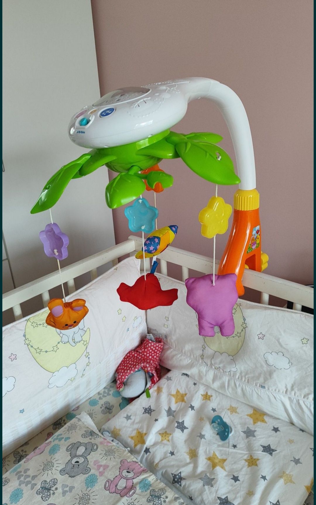 Въртележка е като нова, няма счупено или липсващи играчки,.
