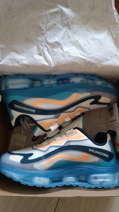 Детские новые кроссовки 34р , 22 см по стельке