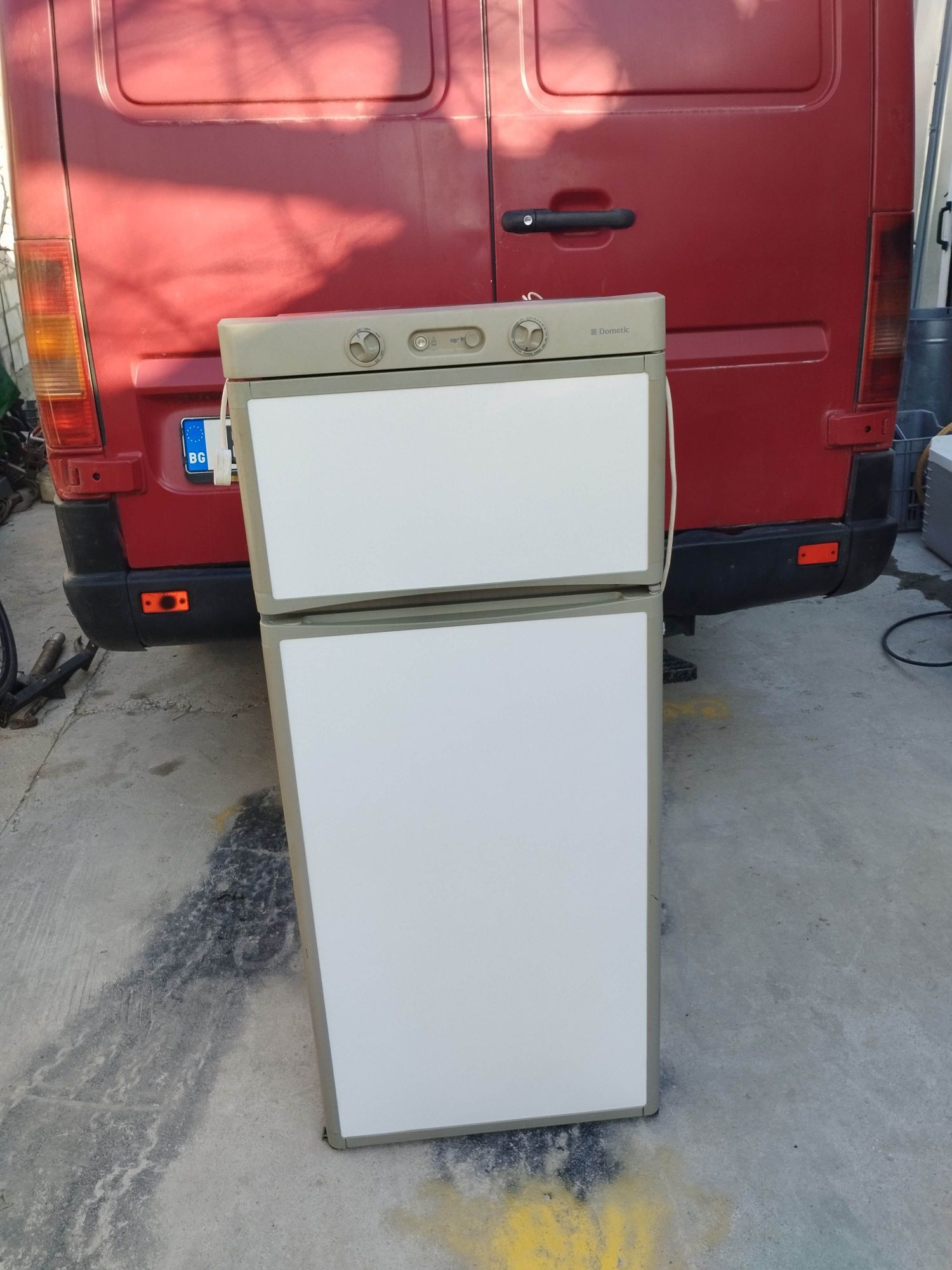 Хладилник за каравана кемпер камера 135 литра  Dometic
