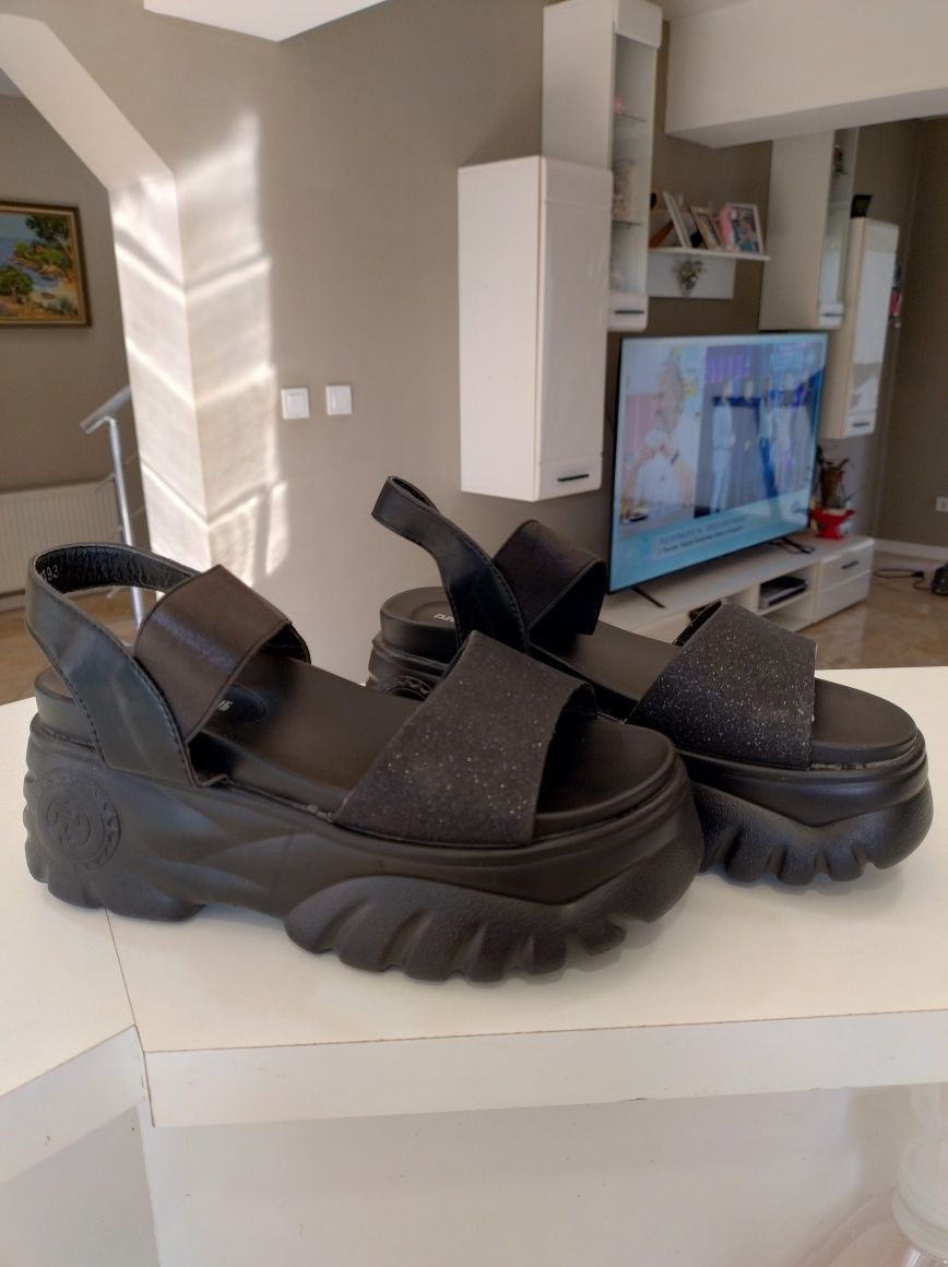 Дамски сандали и боти