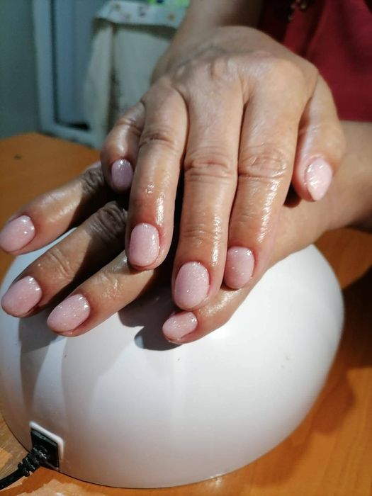 Unghii cu gel sau semi