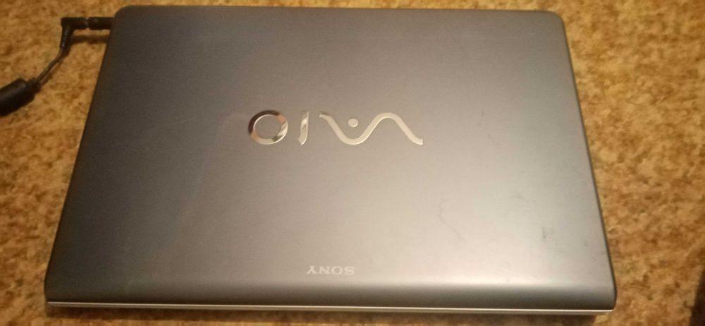 Продавам Лап топ soni..