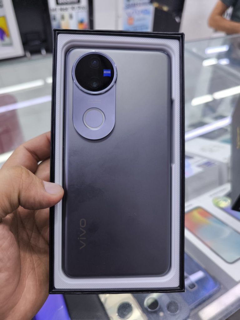 VIVO V50 12/256 qora