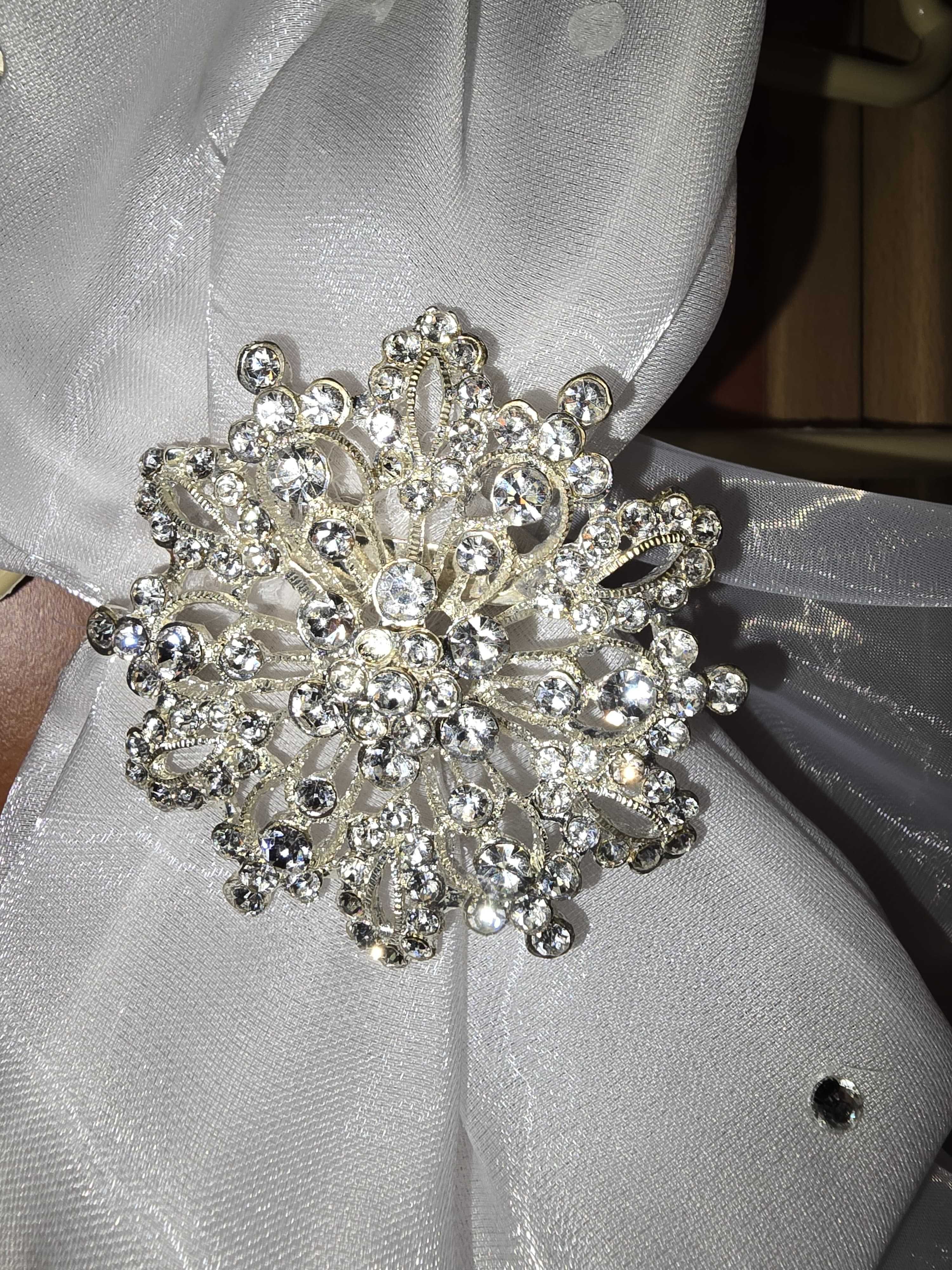 Rochie albă de mireasă Gabriela de Luca + Colier + Cercei, 38M.