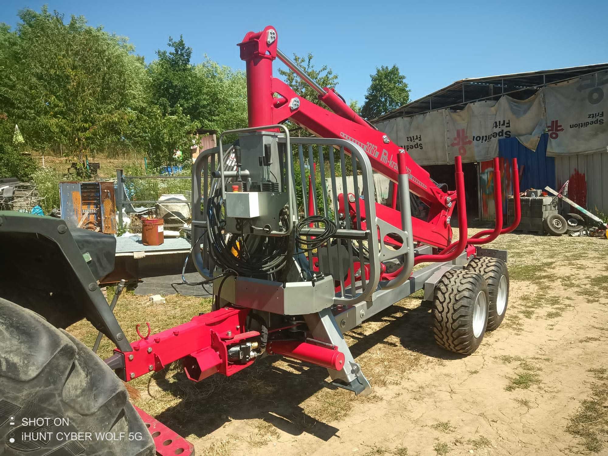 Vând remorcă nouă forestieră pentru tractor(cu sau fără macara/pompă)