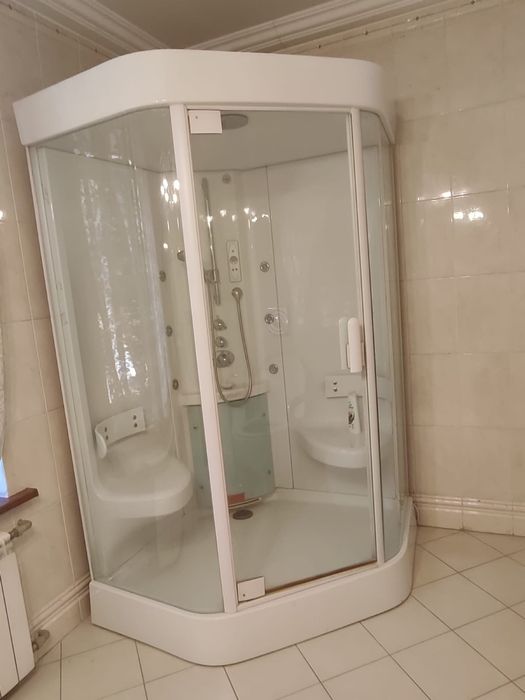 Продается душ и джакузи . Состояние новое.