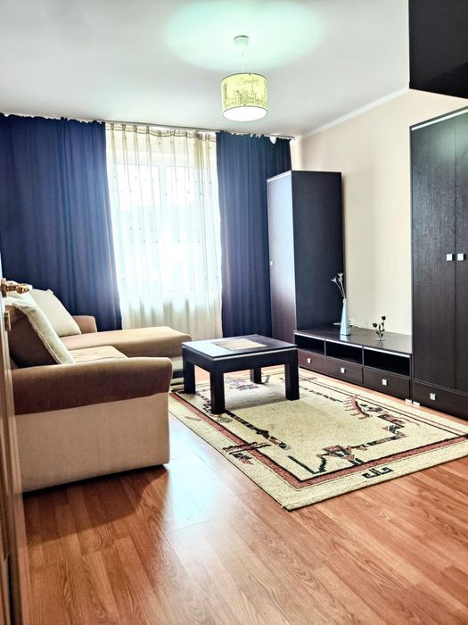 Închiriez apartament cu 2 camere, Etaj intermediar, Pret negociabil.