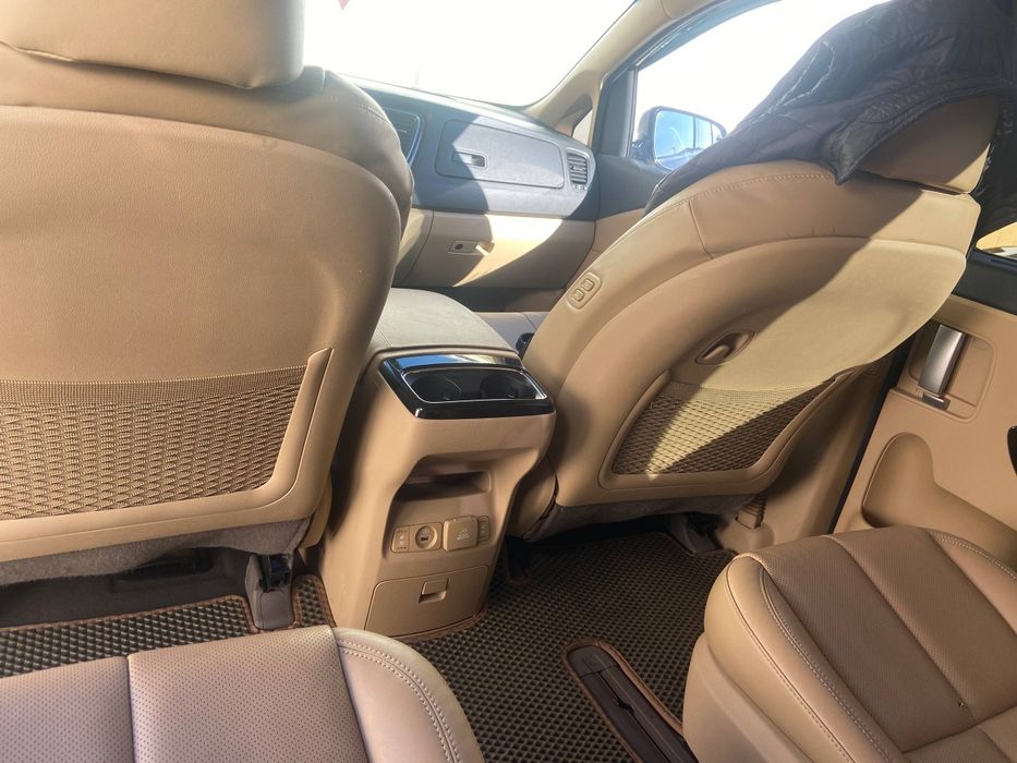 Киа карнивал сотилади