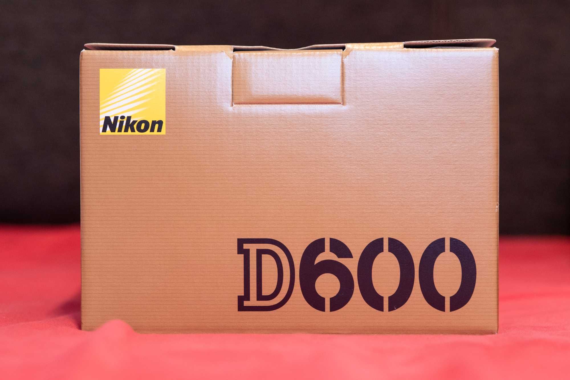 Nikon D600 body cu grip si 2 acumulatori, ~41k cadre