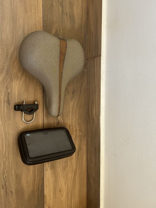 Vand la pachet șa Selle Royal stil vintage si suport telefon ghidon