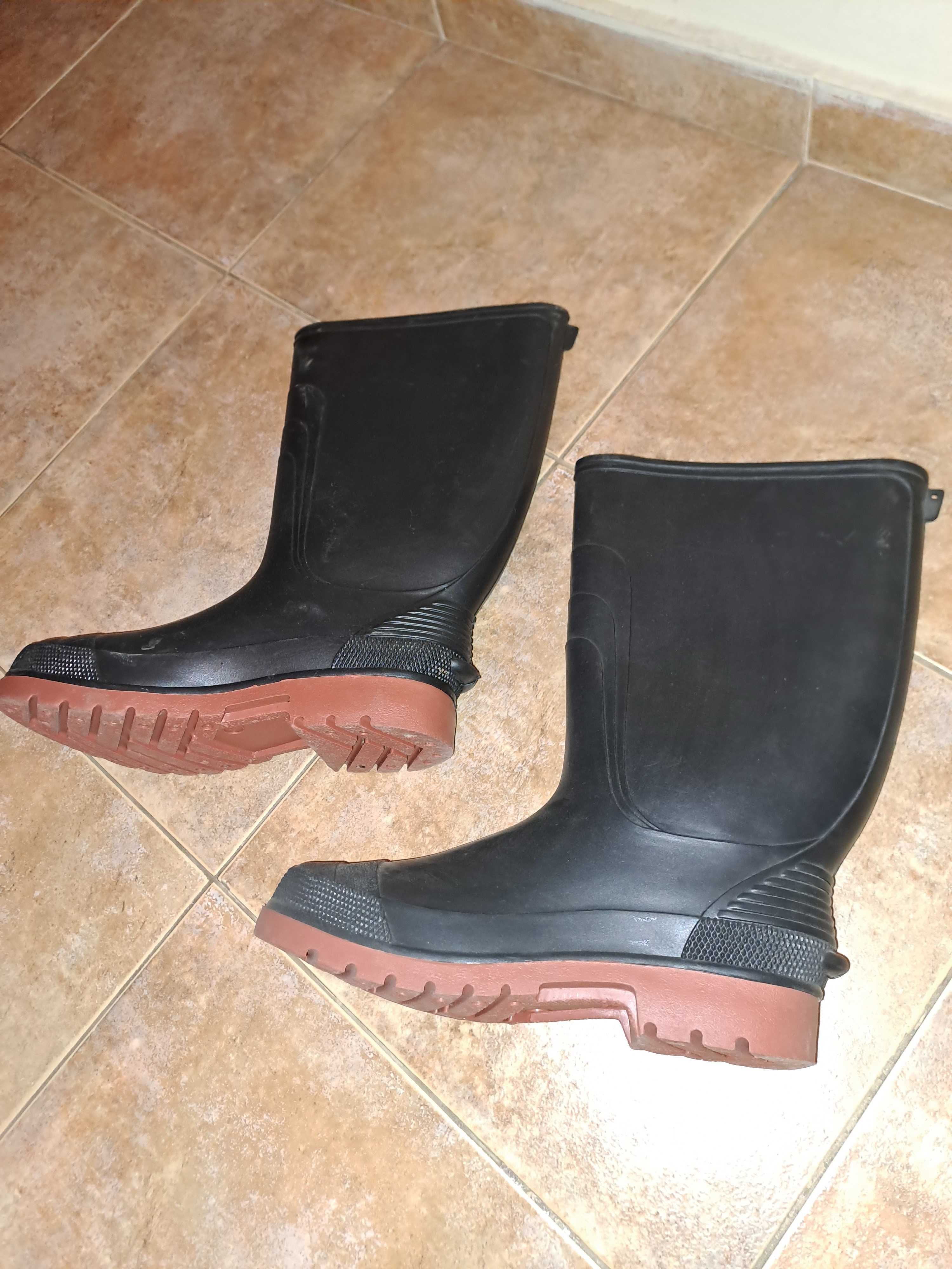 Продавам гумени ботуши