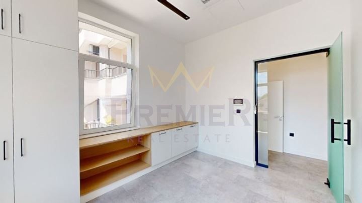 Дава се под наем Офис в Варна, Гръцка махала - 190 кв.м за 2200 € - Снимка #4