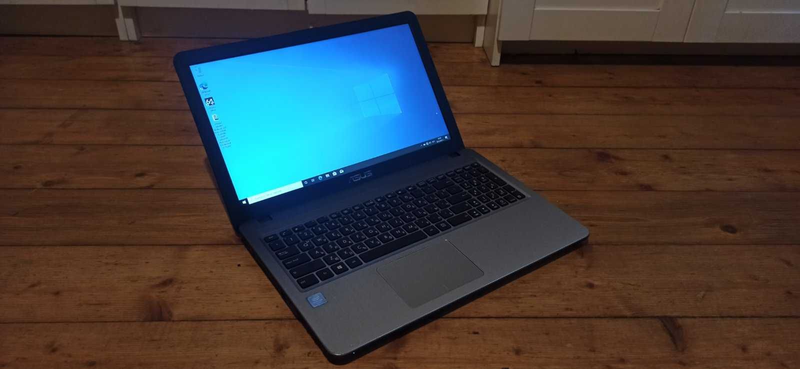 Лаптоп Asus / отличен / SSD ново / батерия 4 часа / четириядрен
