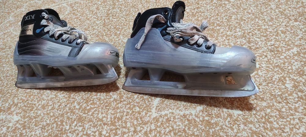 Vând patine portar hochei junior Bauer 40.5