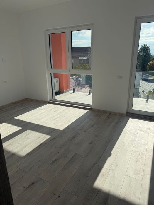 Spațiu comercial premium 122 mp2 cu terasă mare