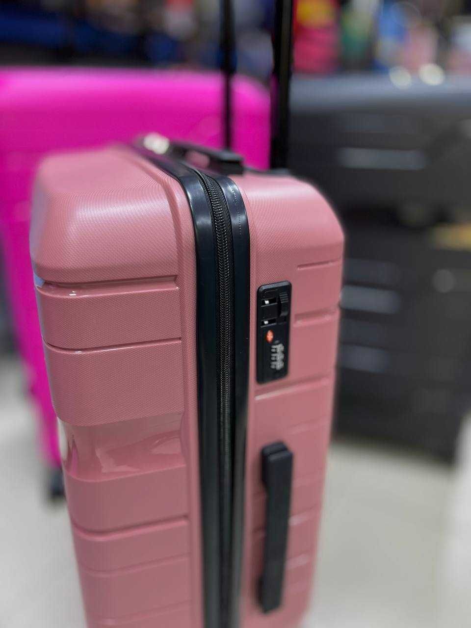 Удароустойчив куфар за ръчен багаж от полипропилен! Колела 360°