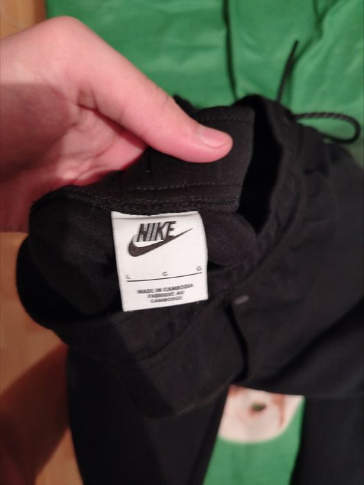 Vând pantaloni Nike Tech originali Mărimea L